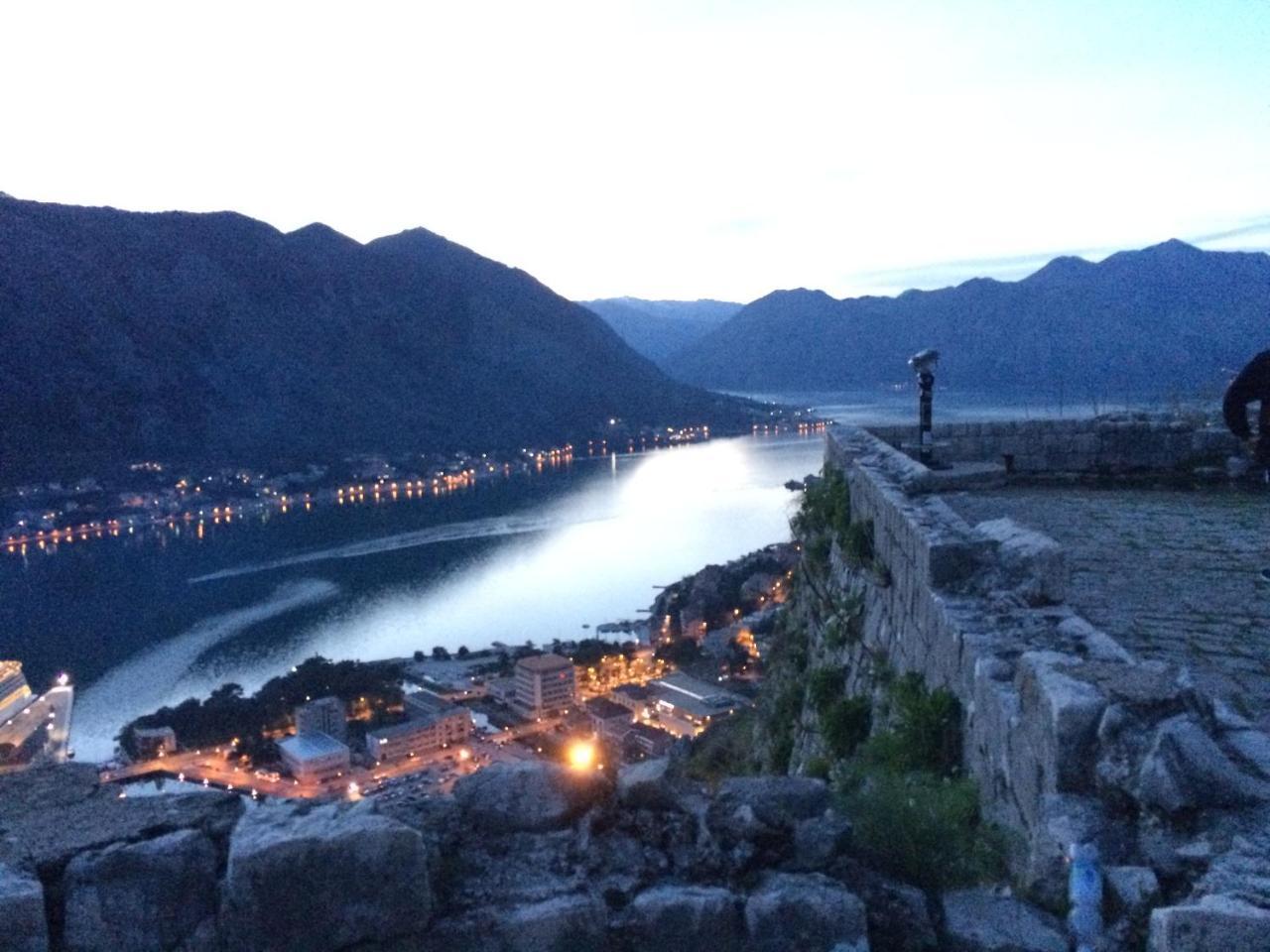 Апартаменты Chic & Stylish With Seaview-Terrace - Kotor Indah Экстерьер фото