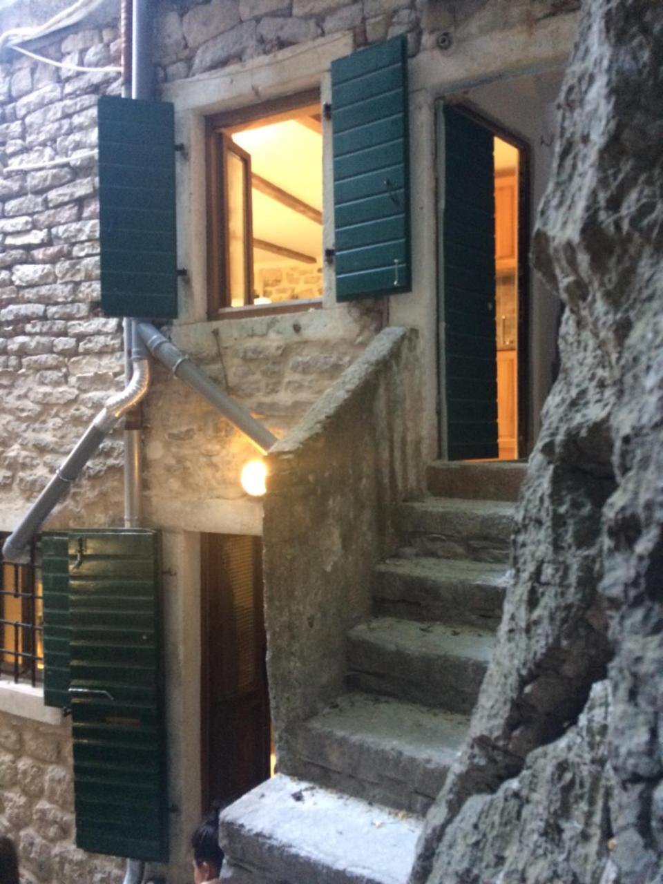 Апартаменты Chic & Stylish With Seaview-Terrace - Kotor Indah Экстерьер фото